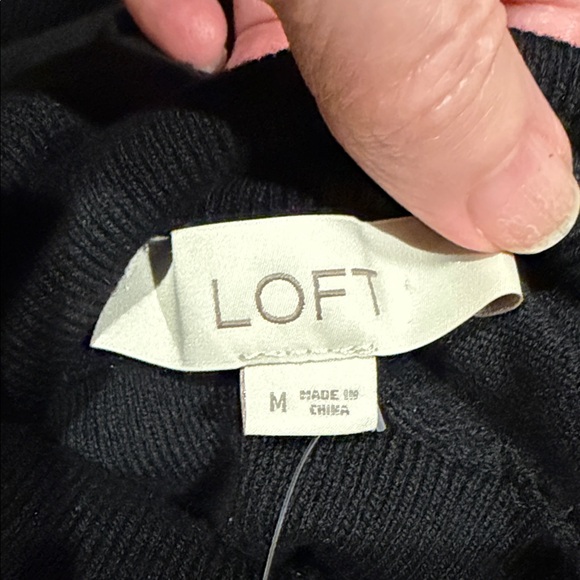 Gorgeous NWT “LOFT” Sweater turtleneck with gold threads throughout the sleeves - Picture 5 of 7